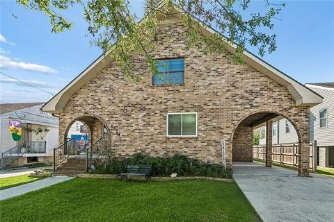 Photo of 6214 Cameron Boulevard Blvd, New Orleans, LA 70122 (MLS # NO2549848)