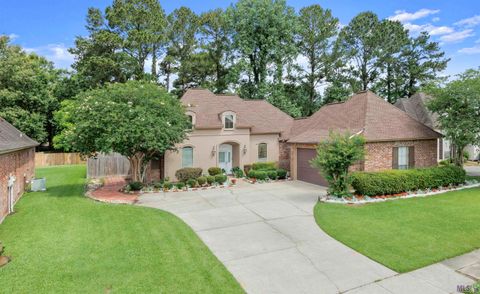 Photo of 16603 Highland Club Ave Ave, Baton Rouge, LA 70817 (MLS # BR2026009567)