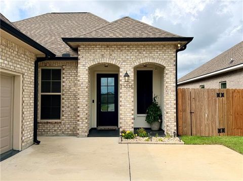 Photo of 11035 Denali Avenue AVE, Baton Rouge, LA 70810 (MLS # NO2559190)