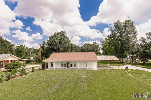 Photo of 40444 Black Bayou Ext Ext, Gonzales, LA 70737 (MLS # BR2026006659)