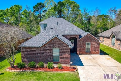 Photo of 10378 Montrachet Dr Dr, Baton Rouge, LA 70817 (MLS # BR2026004875)