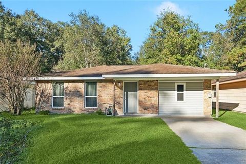 Photo of 447 Magnolia Street St, Slidell, LA 70460 (MLS # NO2558720)