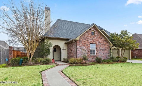 Photo of 404 Tapestry Circle, Lafayette, LA 70508 (MLS # 2600008036)