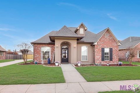 Photo of 3952 Cypress Clear Ct Ct, Zachary, LA 70791 (MLS # BR2026004430)