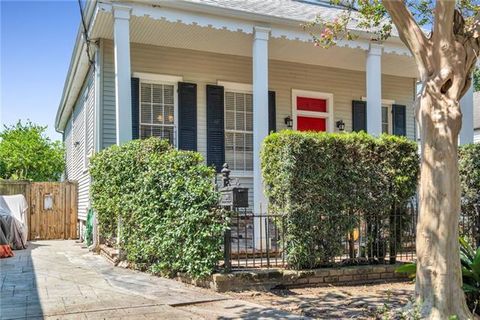 Photo of 8218 Burthe Street St, New Orleans, LA 70118 (MLS # NO2550052)