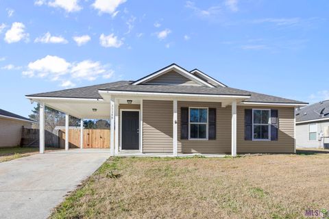 Photo of 35149 Quail Creek Dr Dr, Denham Springs, LA 70706 (MLS # BR2026003299)