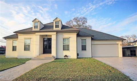 Photo of 2 Laux Manor Drive Dr, Metairie, LA 70003 (MLS # NO2549369)