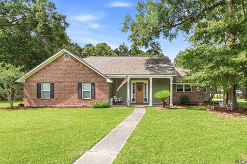 Photo of 16777 Buckner Dr Dr, Greenwell Springs, LA 70739 (MLS # BR2026009289)