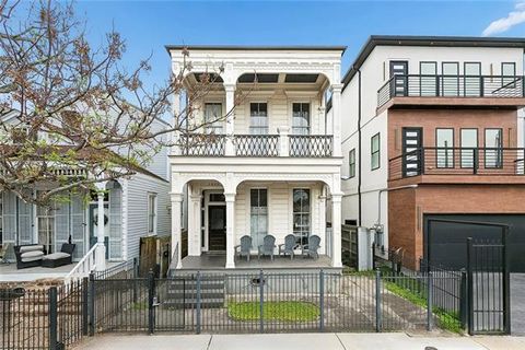 Photo of 1426 Carondelet Street St, New Orleans, LA 70130 (MLS # NO2550153)