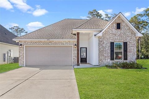 Photo of 308 Covington Cottage Lane Ln, Covington, LA 70433 (MLS # NO2546469)