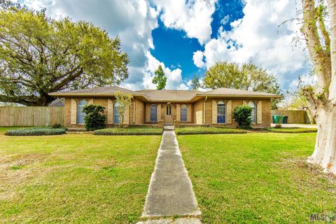 Photo of 202 South Hidalgo Lane Ln, Thibodaux, LA 70301 (MLS # BY2026004421)