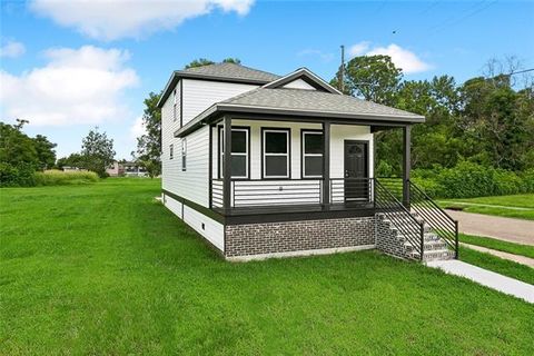 Photo of 1901 Tupelo Street St, New Orleans, LA 70117 (MLS # NO2567462)