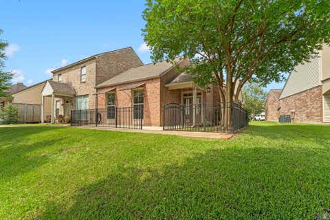 Photo of 1310 Lake Pointe Ave Ave, Zachary, LA 70791 (MLS # BR2026015421)