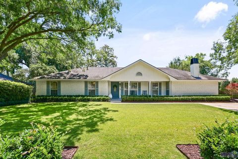 Photo of 152 Kenilworth Pkwy Pkwy, Baton Rouge, LA 70808 (MLS # BR2026009100)