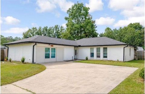 Photo of 105 Drury Lane Ln, Slidell, LA 70460 (MLS # NO2563591)