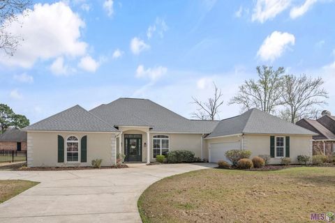 Photo of 6013 Riverbend Lakes Dr Dr, Baton Rouge, LA 70820 (MLS # BR2026003174)