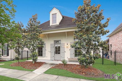 Photo of 2867 Lago Ln Ln, Baton Rouge, LA 70810 (MLS # BR2026008896)