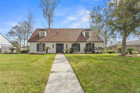 Photo of 5846 Tarrytown Ave Ave, Baton Rouge, LA 70808 (MLS # BR2026004084)