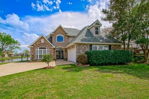 Photo of 121 Lakewood Drive Dr, Laplace, LA 70068 (MLS # NO2547226)