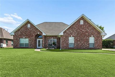 Photo of 556 Cypress Drive Dr, Luling, LA 70070 (MLS # NO2565294)
