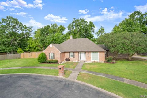 Photo of 5334 Landing Ct Ct, Baton Rouge, LA 70820 (MLS # BR2026007230)