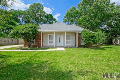 Photo of 32553 Magnolia St Ct, Denham Springs, LA 70706 (MLS # BR2026006921)