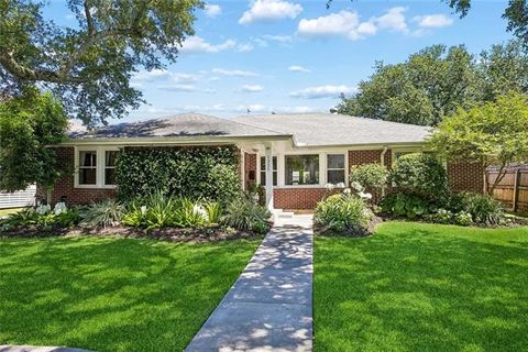 Photo of 1325 Rapides Drive Dr, New Orleans, LA 70122 (MLS # NO2556089)