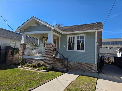 Photo of 2724 Calhoun Street St, New Orleans, LA 70118 (MLS # NO2539174)