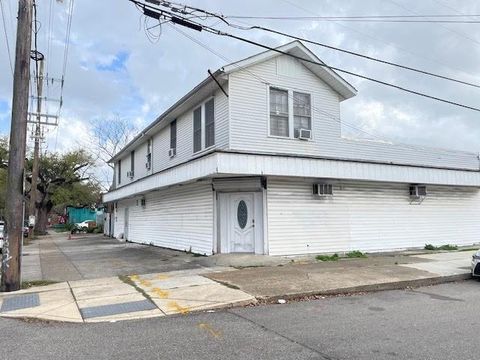 Photo of 400 S Murat Street St, New Orleans, LA 70119 (MLS # NO2546759)