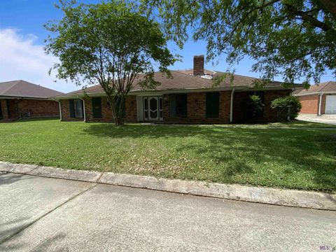 Photo of 129 Belle Grove Dr Dr, Laplace, LA 70068 (MLS # BR2026007854)