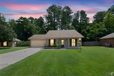 Photo of 25884 Sagewood Dr Dr, Denham Springs, LA 70726 (MLS # BR2026013929)