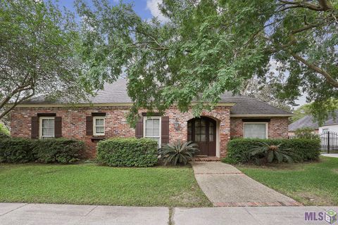 Photo of 120 University Highlands Ct Ct, Baton Rouge, LA 70808 (MLS # BR2026006152)