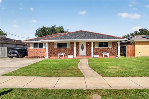 Photo of 4700 Lurline Street St, New Orleans, LA 70127 (MLS # NO2563093)