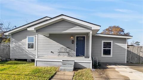 Photo of 1706 Stafford Street St, Gretna, LA 70053 (MLS # NO2556321)