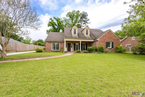 Photo of 317 W Woodstone Ct Ct, Baton Rouge, LA 70808 (MLS # BR2026008035)