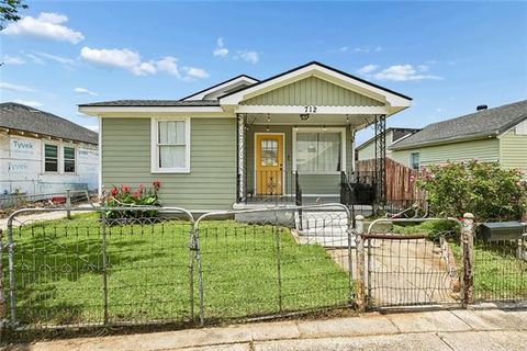 Photo of 712 Avenue D Avenue, Westwego, LA 70094 (MLS # NO2557063)