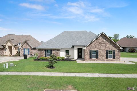 Photo of 39054 Old Tree Dr Dr, Prairieville, LA 70769 (MLS # BR2026006311)