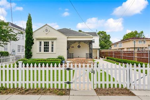 Photo of 5420 S Johnson Street St, New Orleans, LA 70125 (MLS # NO2554123)