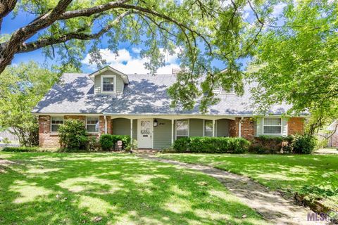 Photo of 1441 S Woodhaven Dr Dr, Baton Rouge, LA 70815 (MLS # BR2026008840)