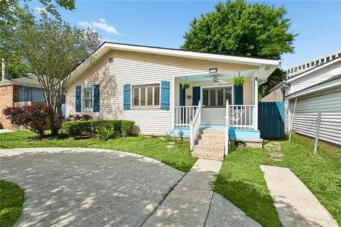 Photo of 208 Carrollton Avenue Ave, Metairie, LA 70005 (MLS # NO2551710)