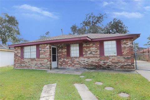 Photo of 128 Evergold Lane Ln, Westwego, LA 70094 (MLS # NO2537323)