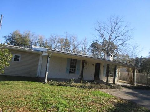 Photo of 25806 Poirrier Lane Ln, Denham Springs, LA 70726 (MLS # NO2542885)