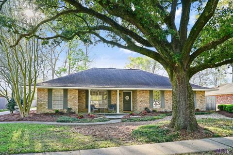 Photo of 1458 Kenilworth Pkwy Pkwy, Baton Rouge, LA 70808 (MLS # BR2026005047)