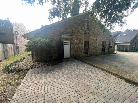 Photo of 406 Longwood Ct Ct, Baton Rouge, LA 70806 (MLS # BR2026006327)