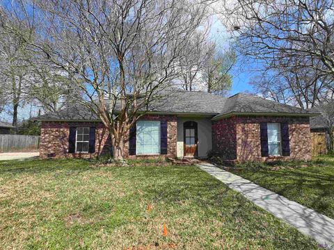 Photo of 9235 Worthington Lake Ave Ave, Baton Rouge, LA 70810 (MLS # BR2026003683)