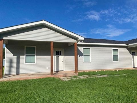 Photo of 608 E Beech Street ST #B, Ponchatoula, LA 70454 (MLS # NO2553118)