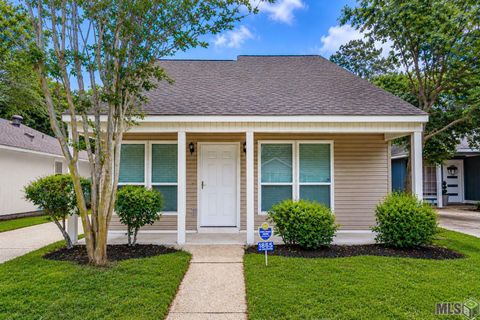 Photo of 1865 Fountain Ave Ave, Baton Rouge, LA 70810 (MLS # BR2026008748)