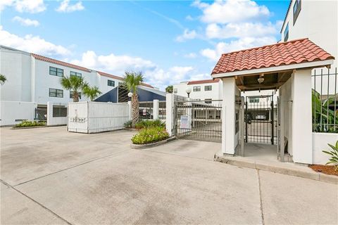 Photo of 8654 Pontchartrain Boulevard Blvd #18, New Orleans, LA 70124 (MLS # NO2521651)