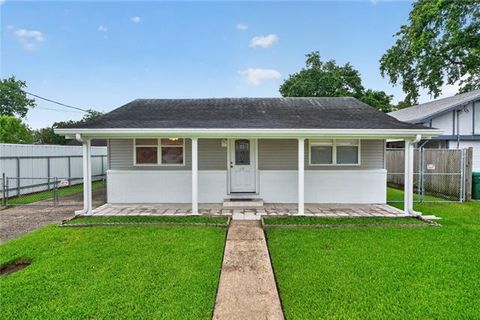 Photo of 131 Tullulah Avenue Ave, River Ridge, LA 70123 (MLS # NO2563069)