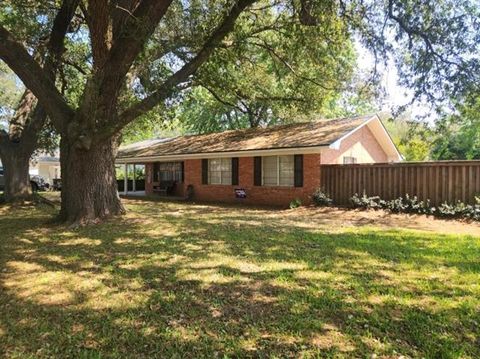 Photo of 1001 Loren Avenue Ave, Natchitoches, LA 71457 (MLS # CN2550095)